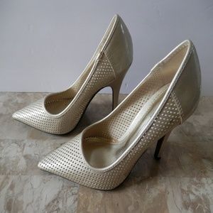 NWOT Delicious High Heel Pumps Muted Gold Metallic